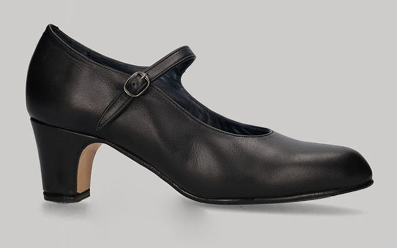 Semi-professional black leather flamenco dance shoe without nails