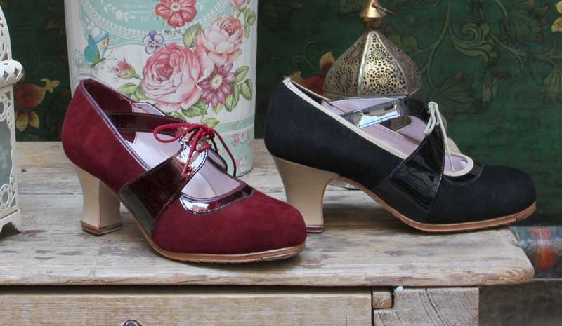 Chaussure de danse flamenco professionnelle combinée à du daim bordeaux et du cuir verni