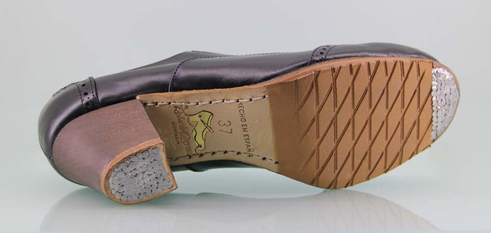Zapato de baile flamenco profesional piel negro y cordones