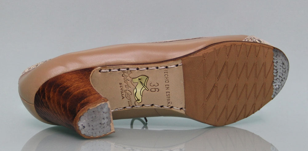 Chaussure de danse flamenco professionnelle en cuir beige et fantaisie