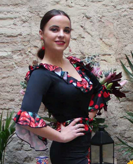 Haut de flamenco noir à volants imprimés.