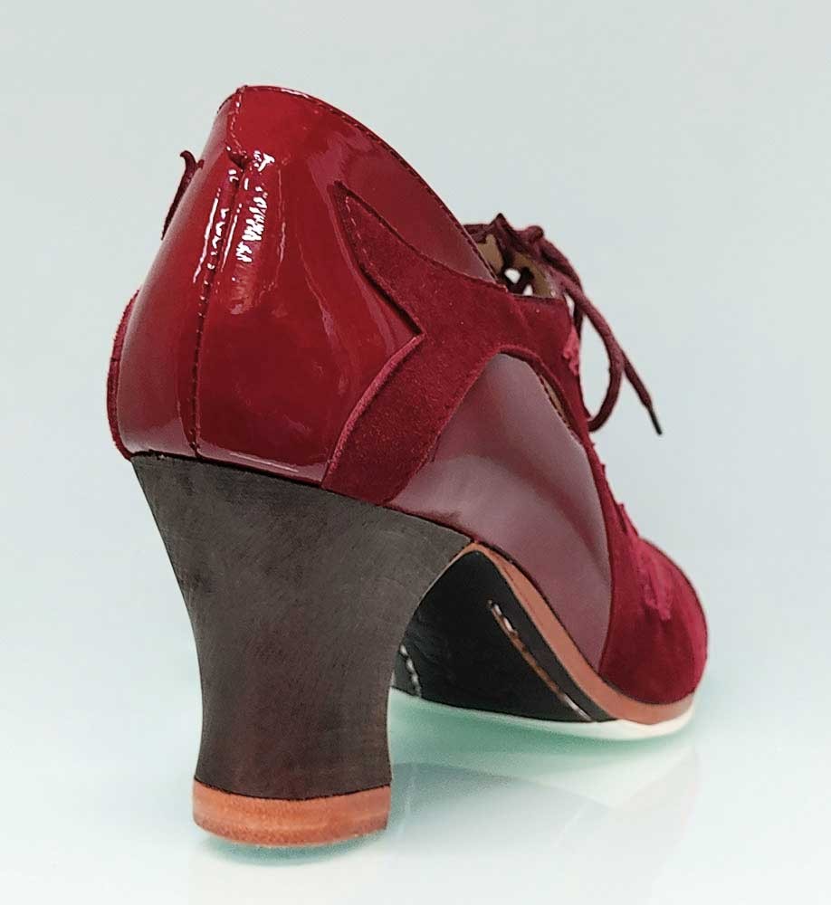 Professional Flamenco Dance Shoe in Burgundy Patent Leather and Suede with Laces