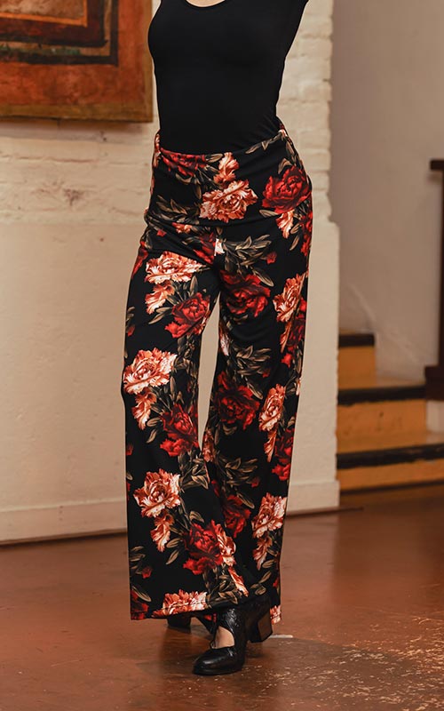 Pantalón Casino de punto elástico negro con estampado de claveles