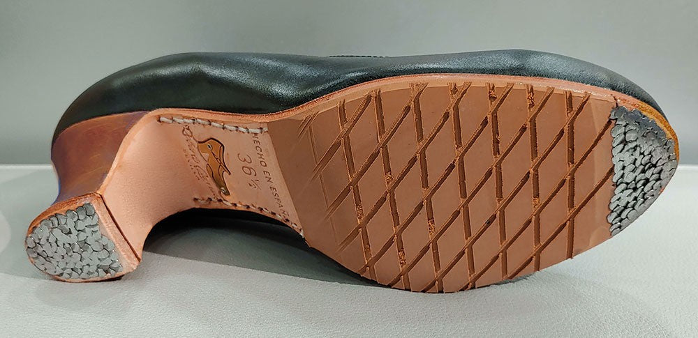 Zapato de baile flamenco profesional piel negro y fantasía