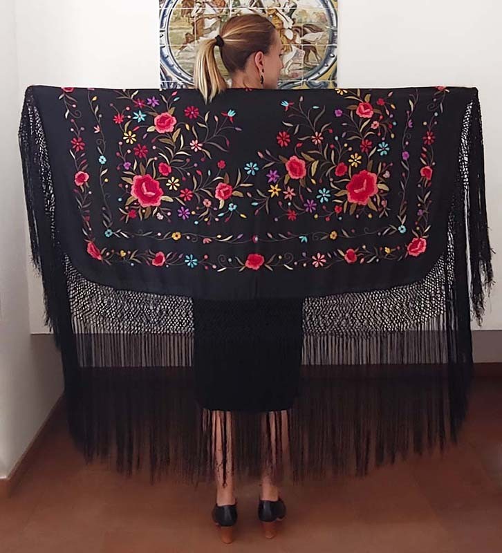 Mantón Seda Negro Bordado a Mano 140 cm.