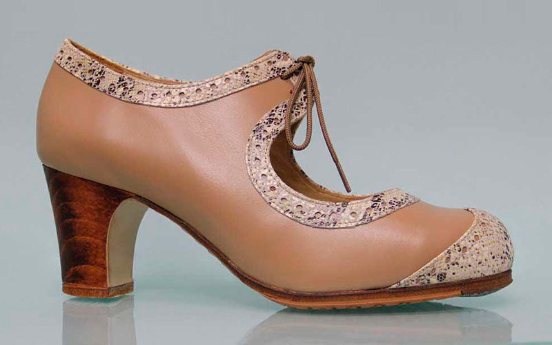 Professional flamenco dance shoe in beige and fantasy leather