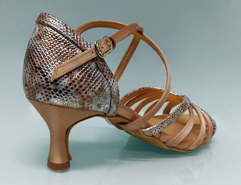 Chaussure de danse de salon combinée en satin et fantaisie.