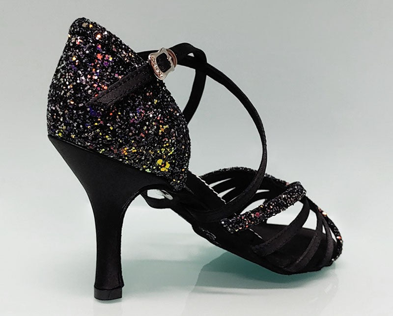 Chaussure de danse de salon combinée noire et pailletée.