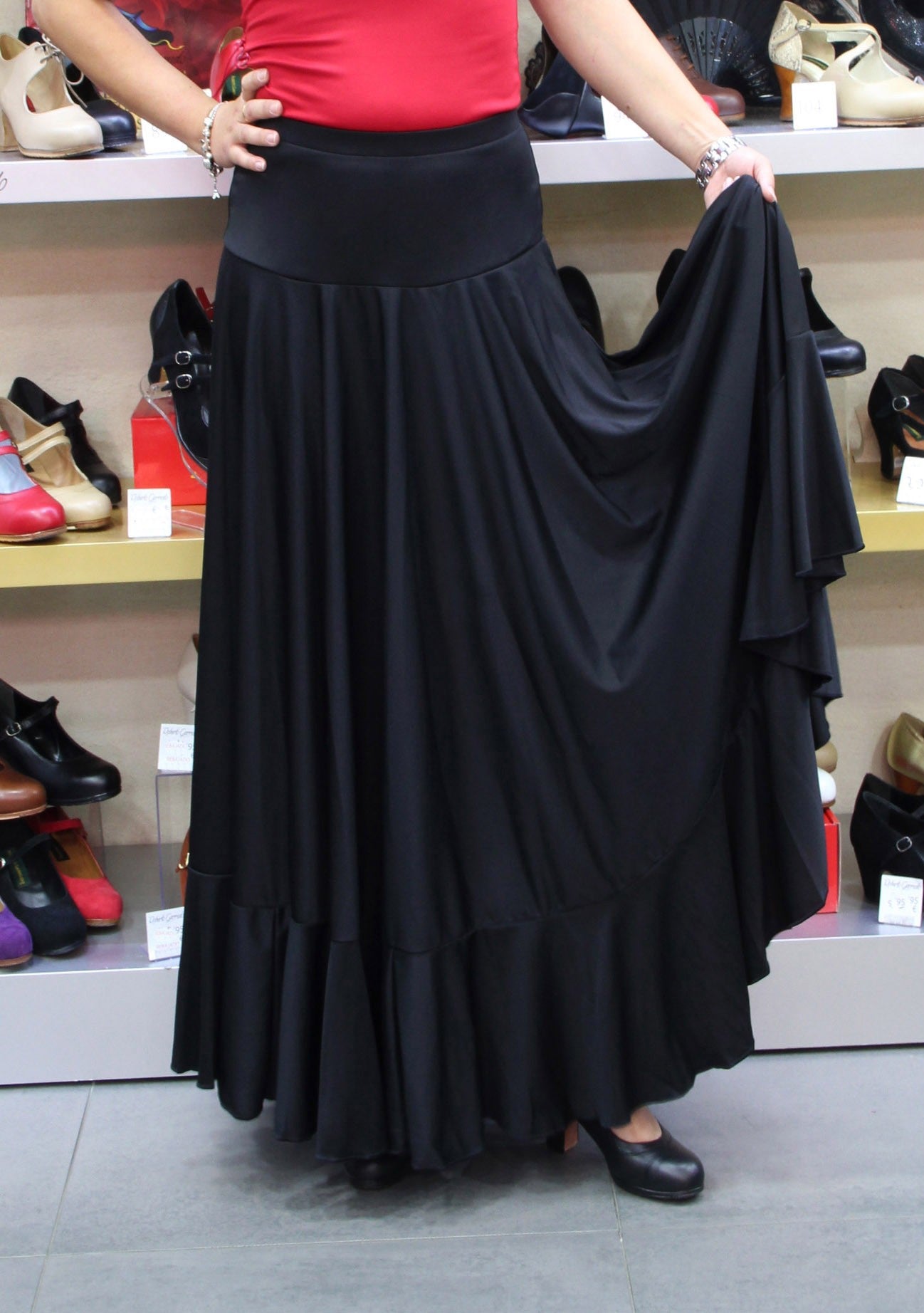 Falda flamenco negra de capa y volante