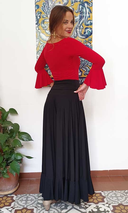 Jupe de flamenco noire avec une demi-couche et un volant