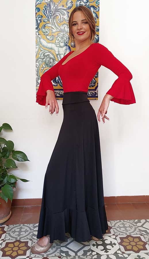 Jupe de flamenco noire avec une demi-couche et un volant
