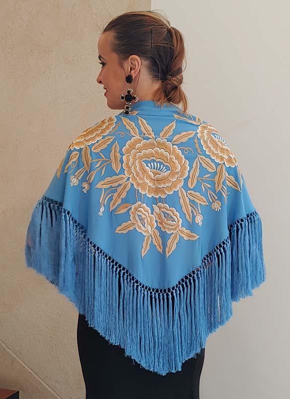 Mantoncillo Azul Ducados Bordado a Mano con Flores Beige 140 cm.