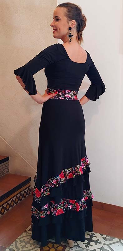 Jupe flamenco noire à volants et ceinture fleurie