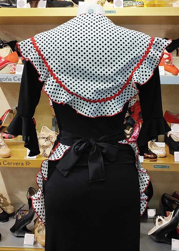Conjunto Delantal y Mantoncillo  Flamenco Negro con Lunares