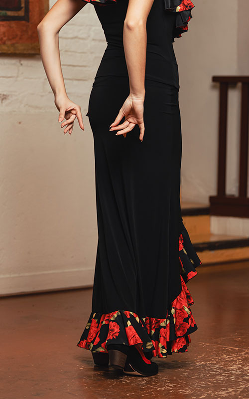 Falda flamenco larga Tarante negra con volante inclinado y en el bajo