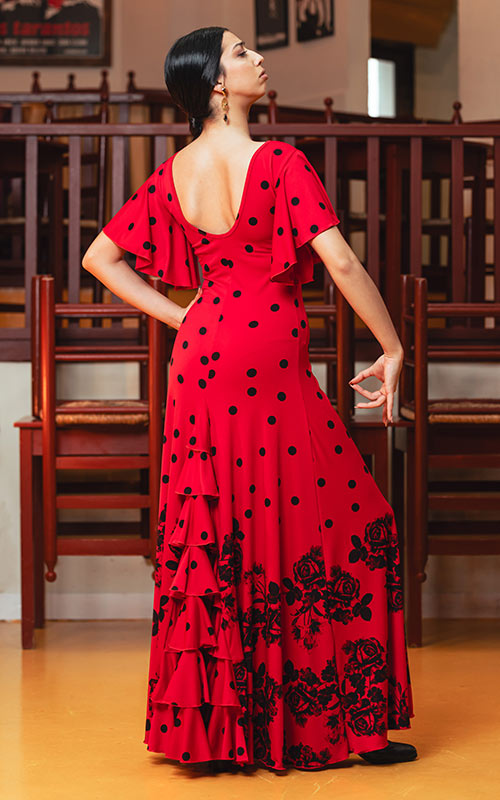 Vestido largo rojo estampado con volantes en las mangas y en el godet de la espalda.