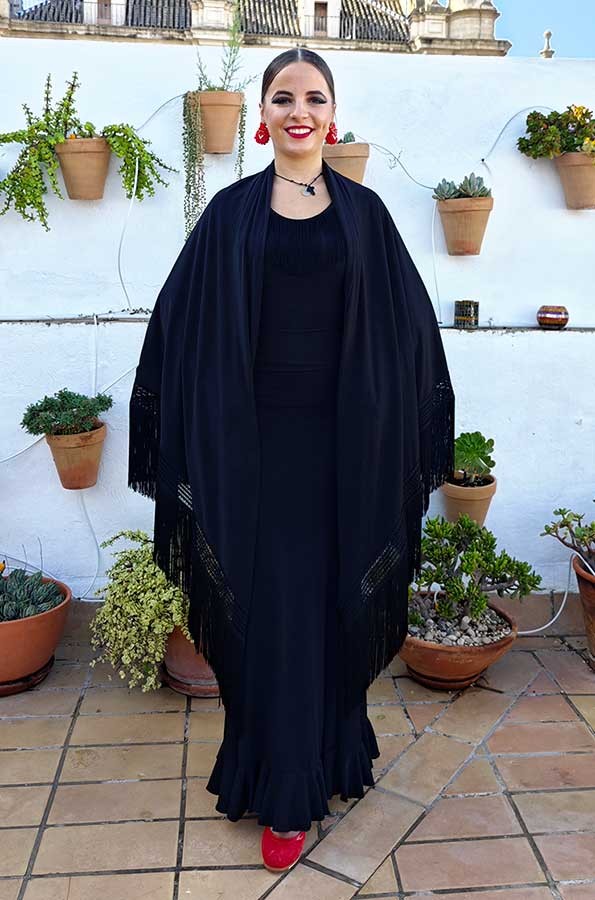 Mantón En Pico Negro Liso Doble Tejido