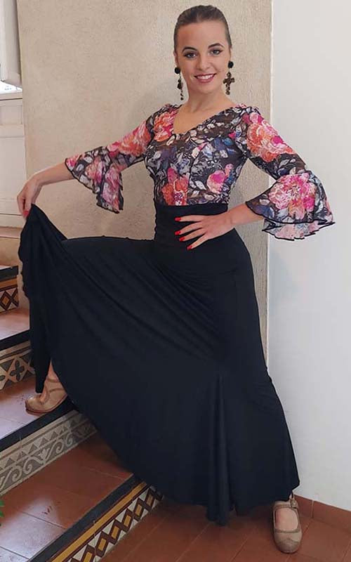 Falda flamenco negra entallada con mucho vuelo