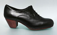 Professional flamenco shoe, black leather and laces