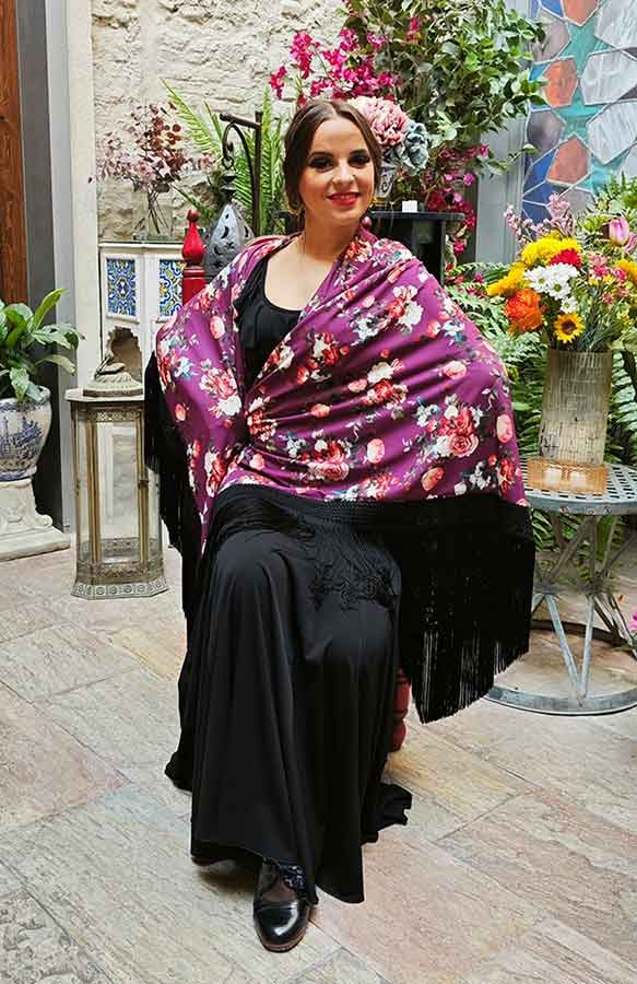 Mantón En Pico Morado de Doble Tejido Estampado de Flores con Flecos Negros