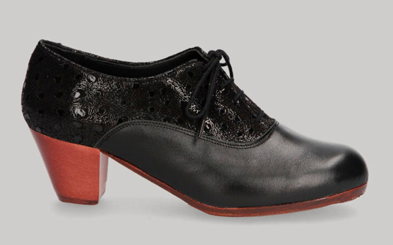 Zapato de baile flamenco profesional piel negro y fantasía con cordones