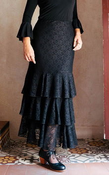 Falda flamenco de encaje negro con 3 volantes