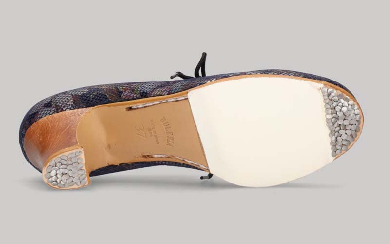 Zapato de baile Flamenco Profesional Rojo con Fantasía de Flores Azules con Cordones