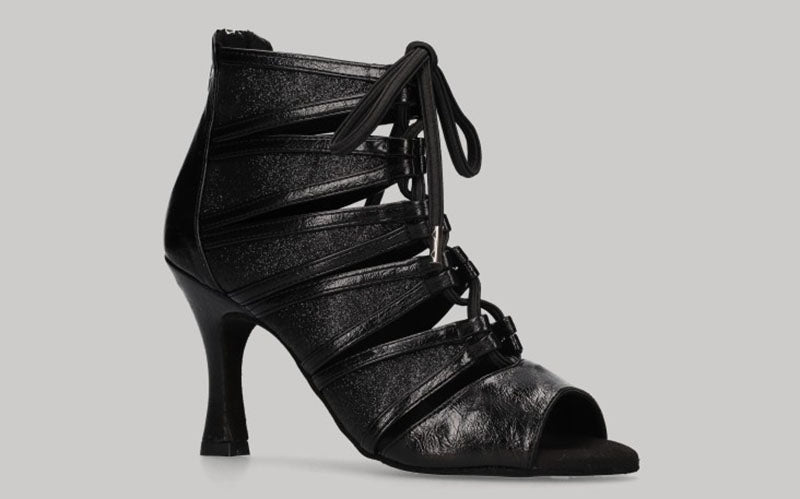 Zapato tipo botín para baile de salón negro calado con cierre cremallera en el talón