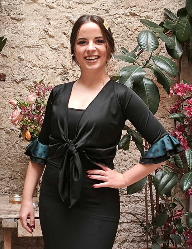 Cardigan en tricot de soie noir à manches volantées et pois verts