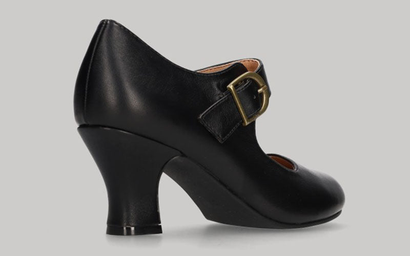 Zapato de flamenca de napa negro con hebilla