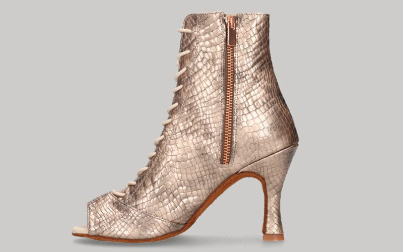 Zapato tipo botín para baile de salón en fantasía coco cobre con cordones y cierre lateral con cremallera