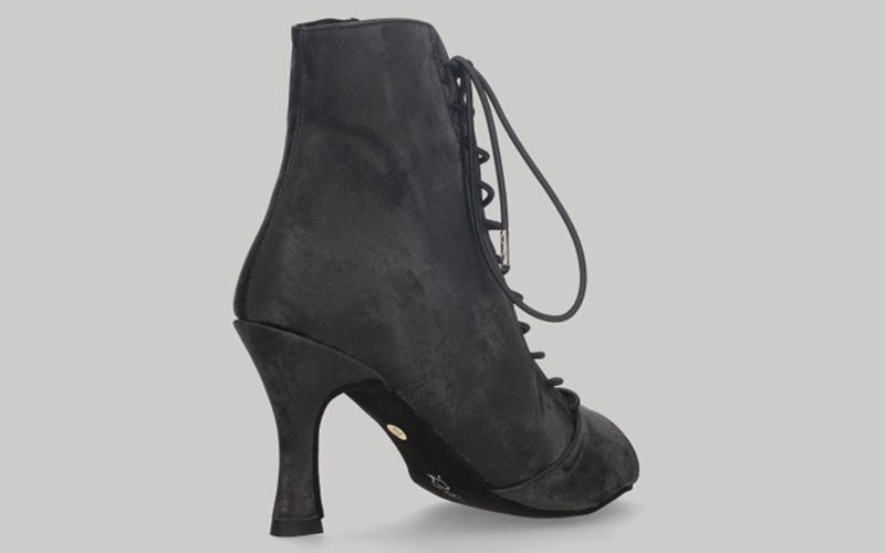 Zapato tipo botín para baile de salón de raso negro con cordones y cierre lateral con cremallera