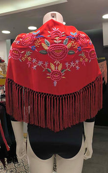 Mantoncillo rojo bordado con flores y rosas de colores 125 cm.