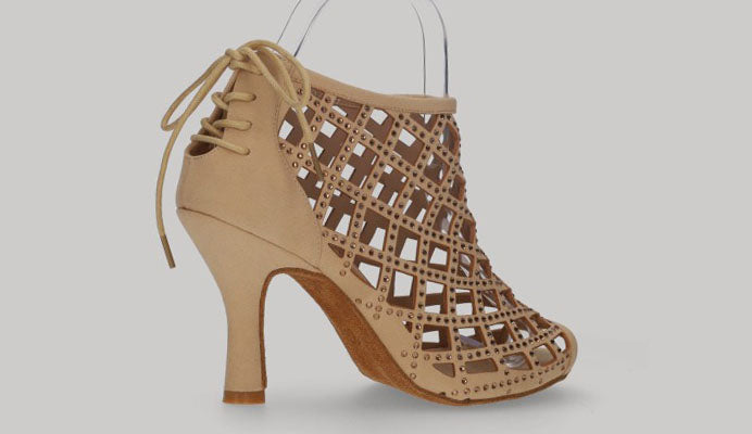Zapato calado abotinado para baile de salón beige calado con cierre cremallera en el talón
