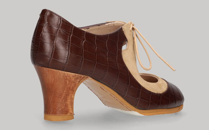 Zapato de baile flamenco profesional en piel coco marrón y ante beige con cordones