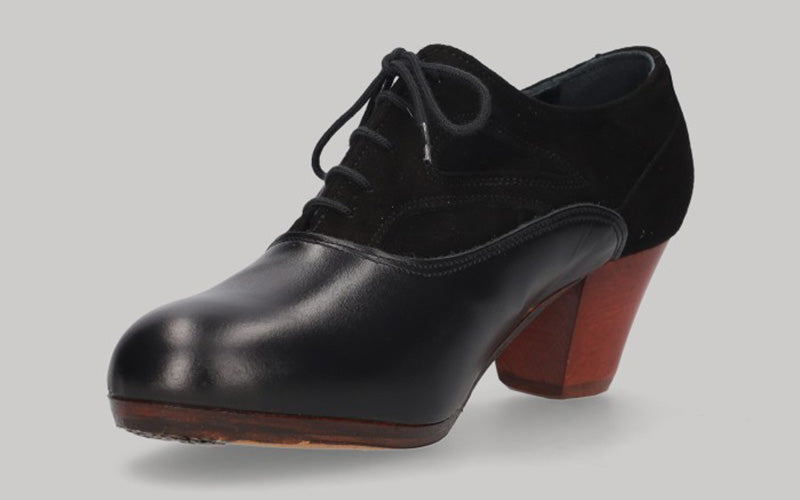 Zapato de baile flamenco profesional combinado en piel y ante negro con cordones