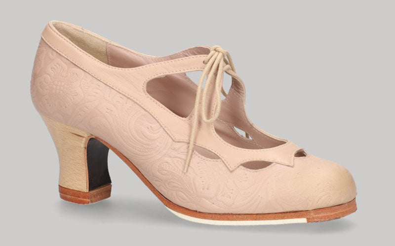 Zapato de baile flamenco profesional de piel repujada rosa maquillaje