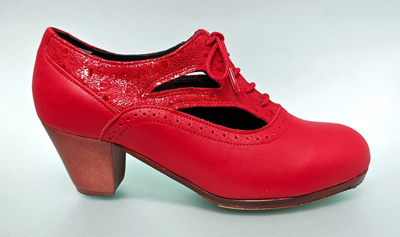 Zapato de baile flamenco profesional piel rojo con detalle calado y cordones