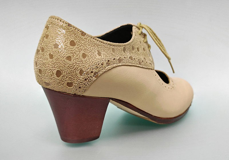Zapato de baile flamenco profesional piel beige y fantasía con cordones