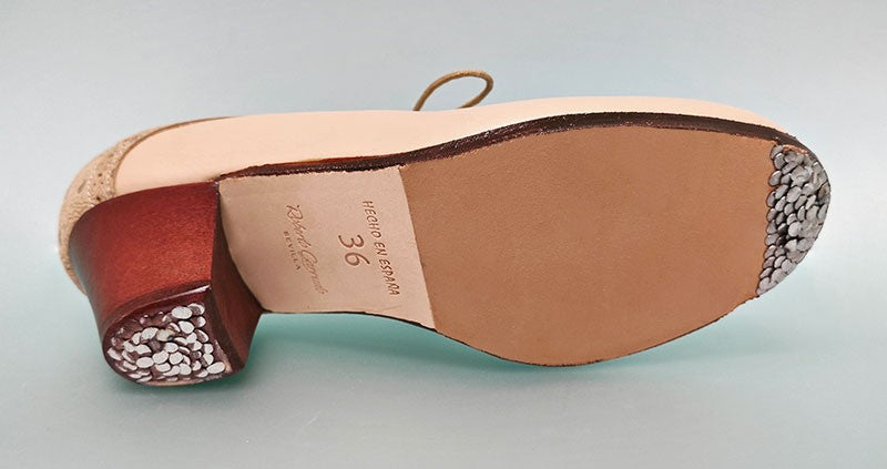 Zapato de baile flamenco profesional piel beige y fantasía con cordones