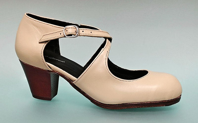 Chaussure de danse flamenco et espagnole en cuir beige