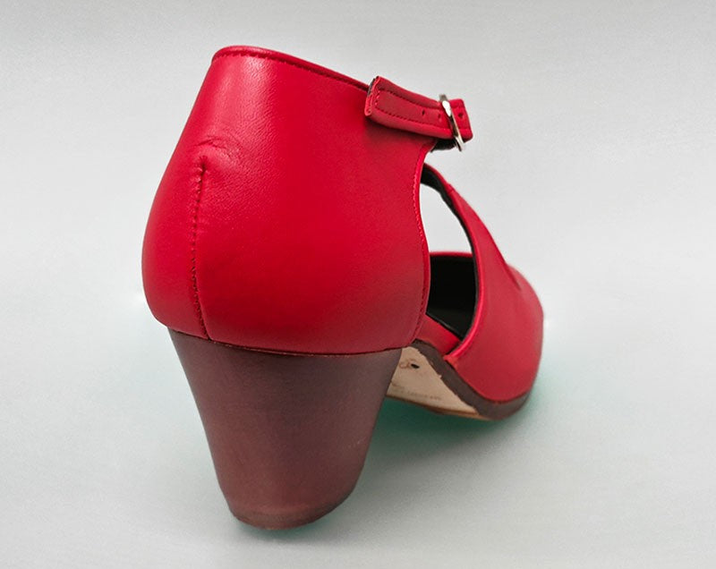 Chaussure de danse flamenco et espagnole en cuir rouge