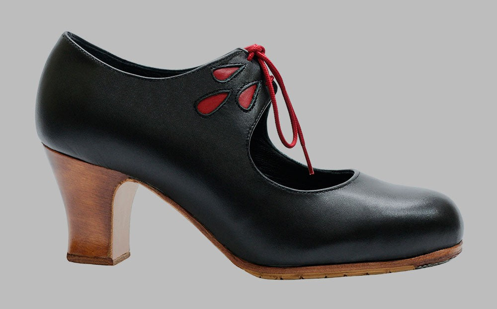 Zapato de baile flamenco profesional piel negro con adorno lágrimas rojas