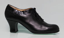 Professional flamenco dance boot-style shoe combining black leather and coconut