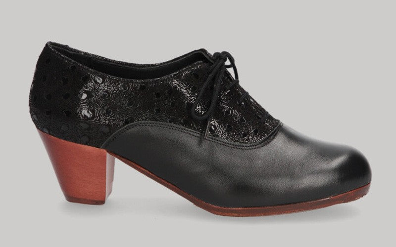 Zapato de baile flamenco profesional piel negro y fantasía con cordones