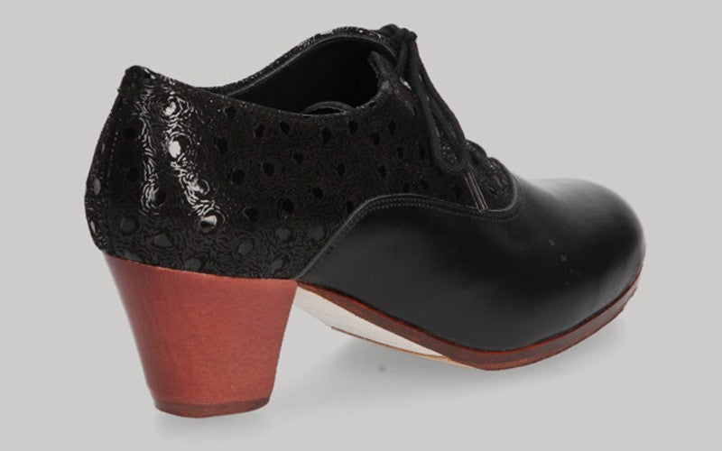 Zapato de baile flamenco profesional piel negro y fantasía con cordones