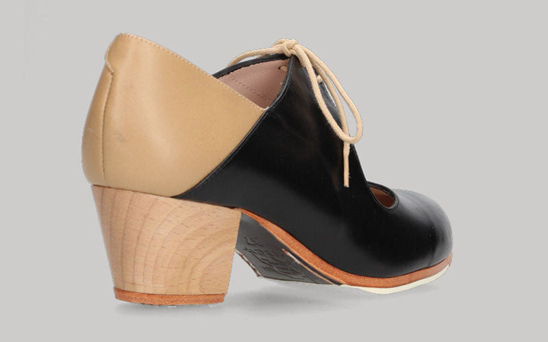 Chaussure de danse flamenco professionnelle combinée en cuir noir et beige
