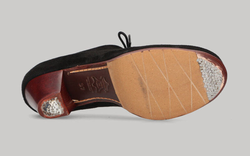 Zapato de baile flamenco profesional de ante negro con cordones