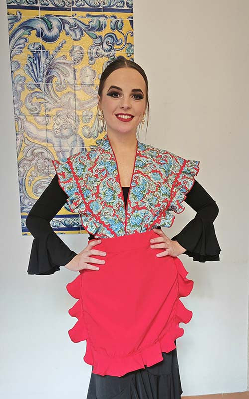 Conjunto Delantal Rojo y Mantoncillo de Flores con Ribete Rojo