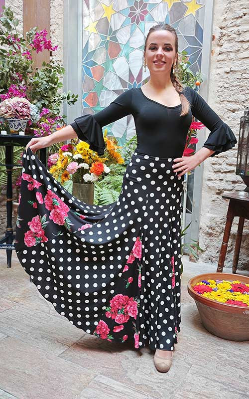 Falda Flamenco Negra con Estampado de Lunares y Godets de Flores Rosas con Mucho Vuelo